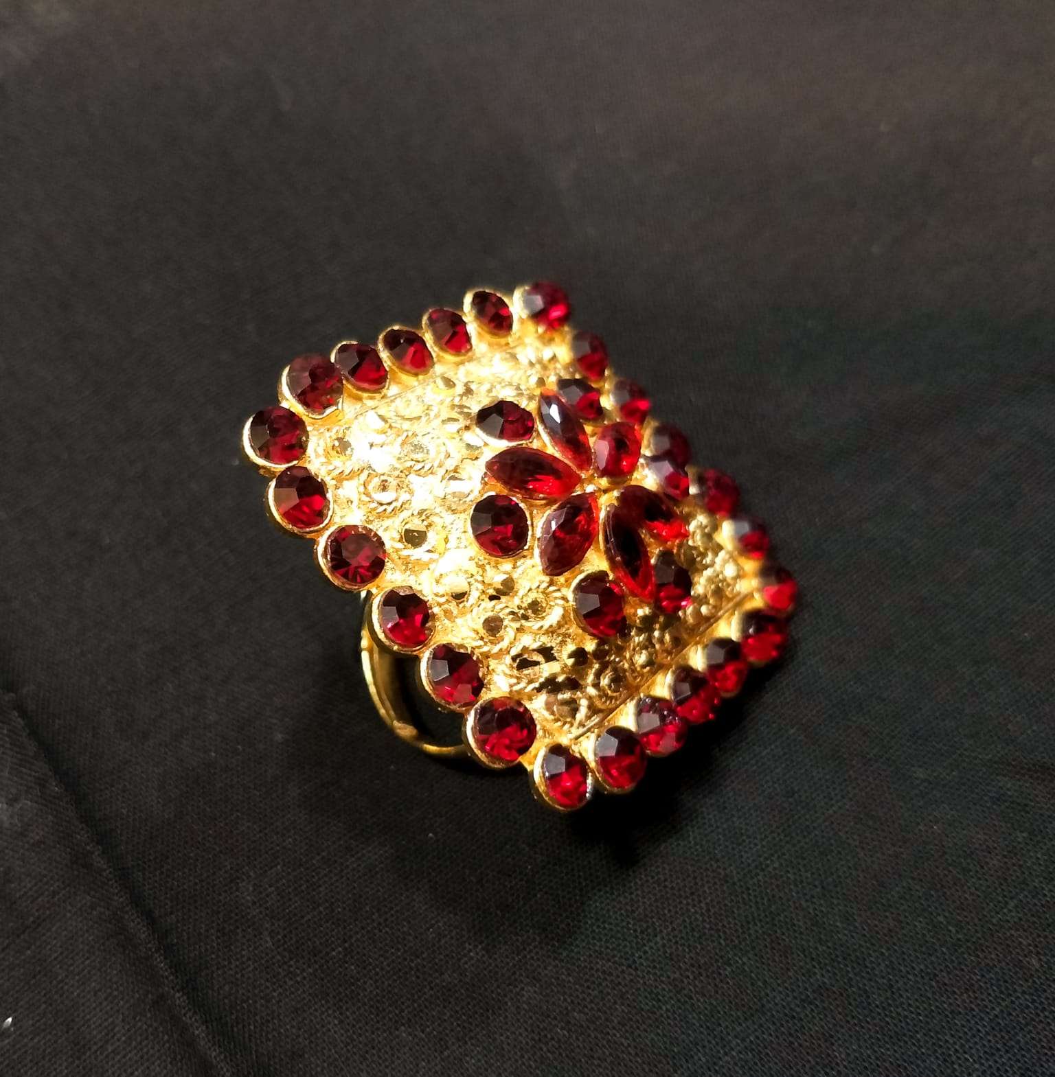 Beautifull Red brooch Ring Goldplated - Image 2